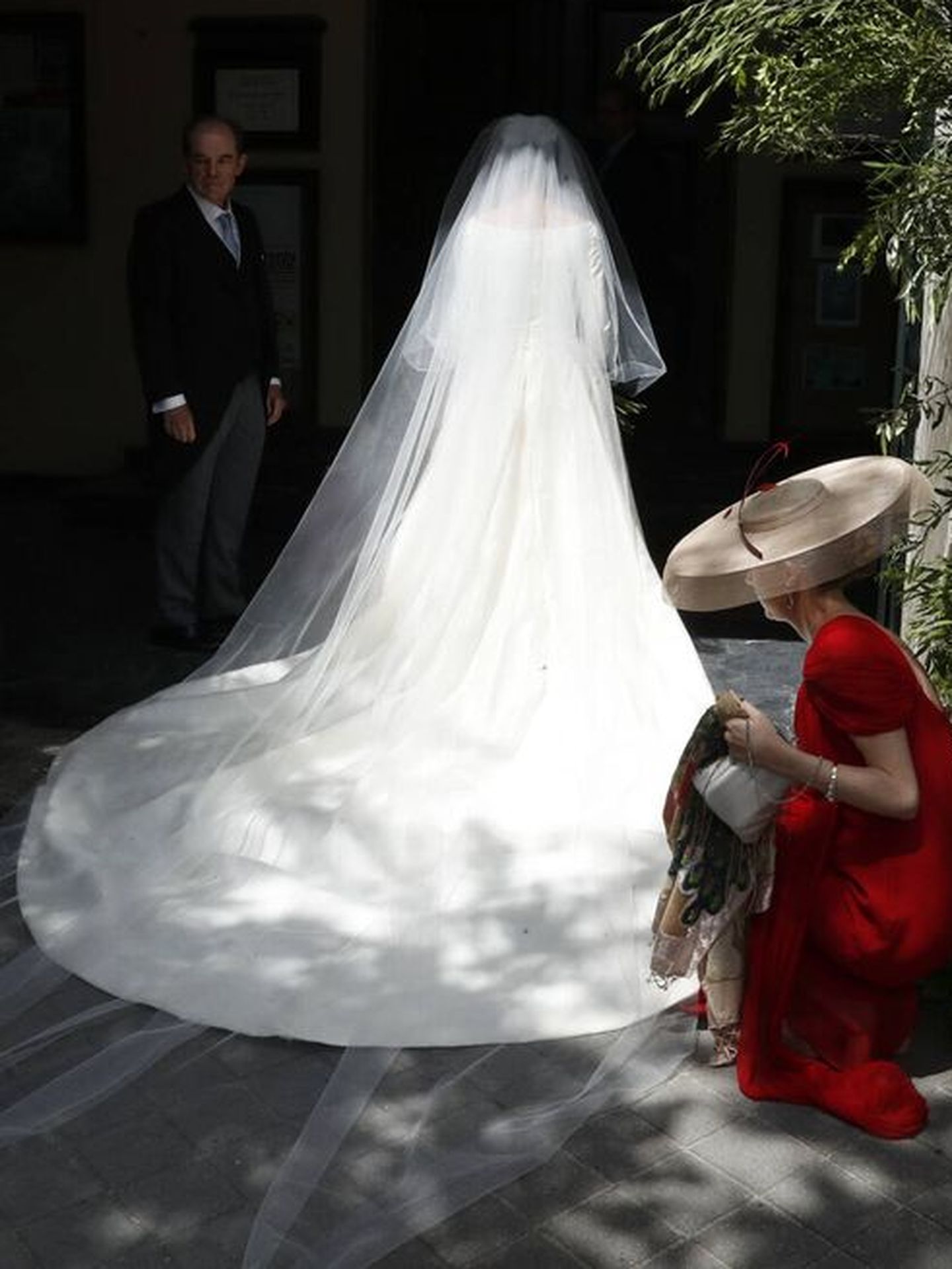 el vestido de la novia por detrás