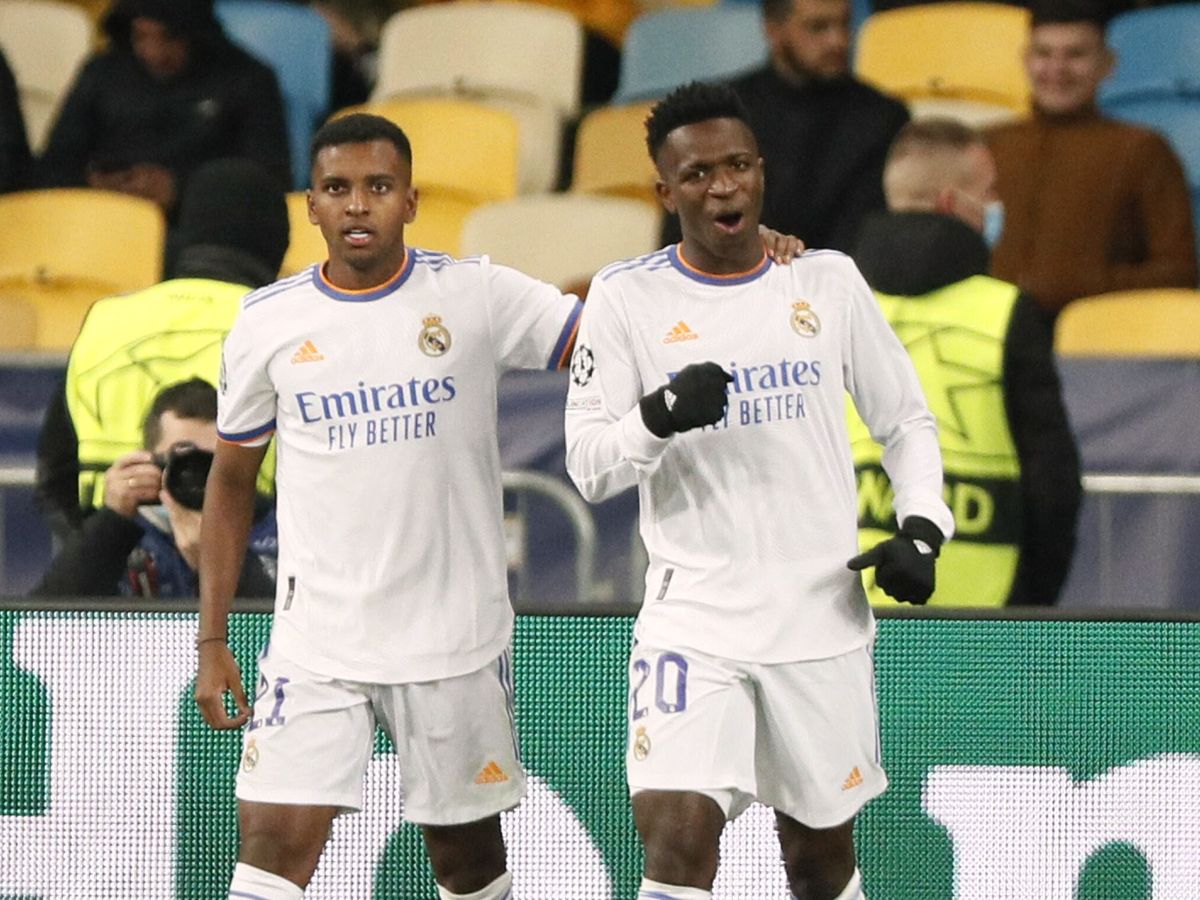 Foto: Vinícius y Rodrygo celebran un gol en el partido contra el Shakthar. (EFE)