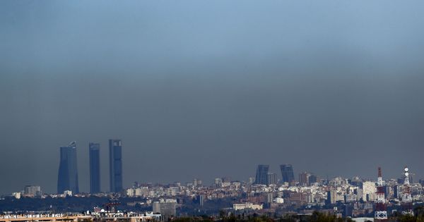 Foto:  Vista de Madrid con boina de contaminación. (Efe)