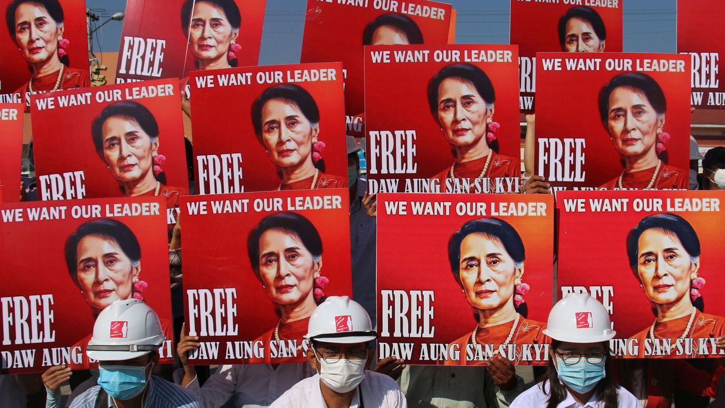 Protesta por la liberación de Suu Kyi. (EFE/EPA/Stringer)