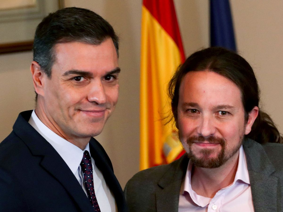 Foto: Pedro Sánchez y Pablo Iglesias, en la firma del preacuerdo. (Reuters)