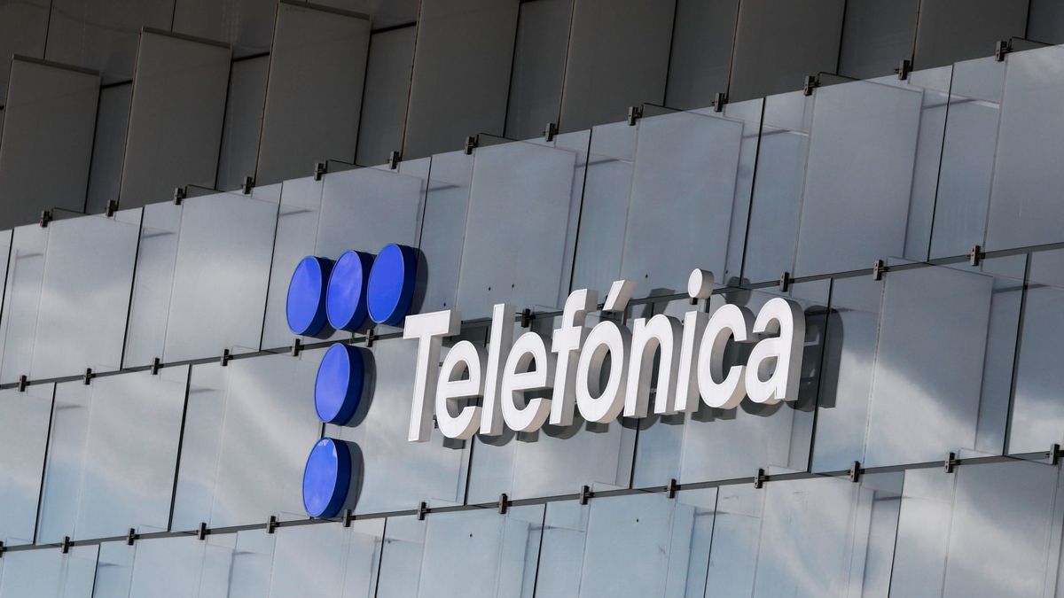 Telefónica explora la venta de una participación en su red de fibra en España