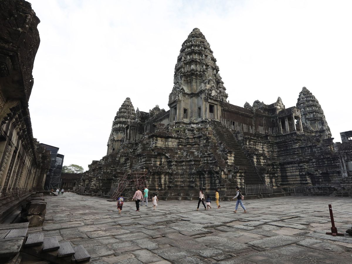 Foto: Visitantes en Angkor Wat, Camboya. (EFE/Mak Remissa)