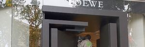 La tienda Loewe de la Milla de Oro madrileña, víctima de un robo por 'alunizaje'