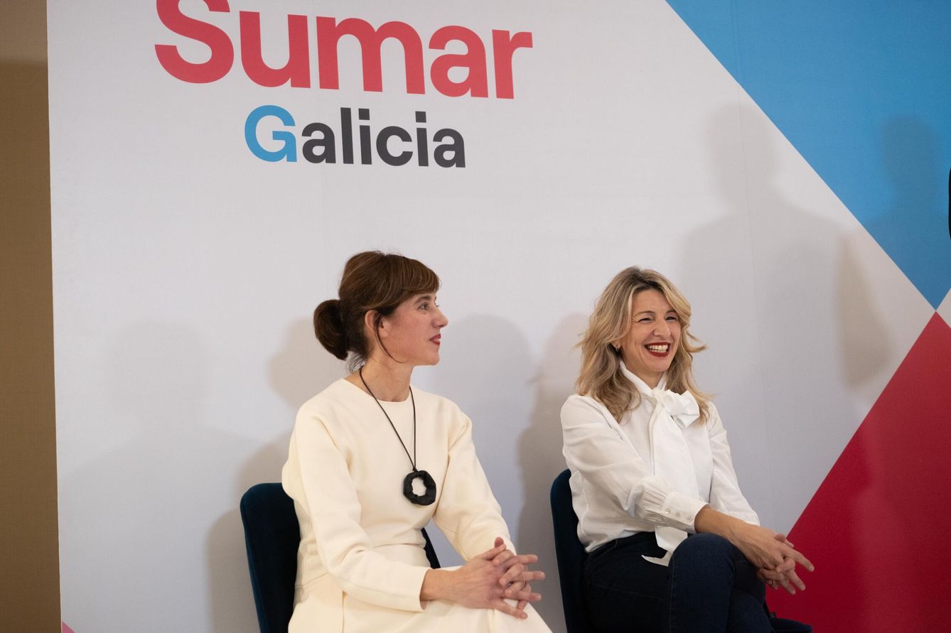 La candidata para la Presidencia de la Xunta de Galicia, Marta Lois y la líder de Sumar, Yolanda Díaz, durante la presentación de la candidatura de Sumar Galicia. (Europa Press/César Arxina)