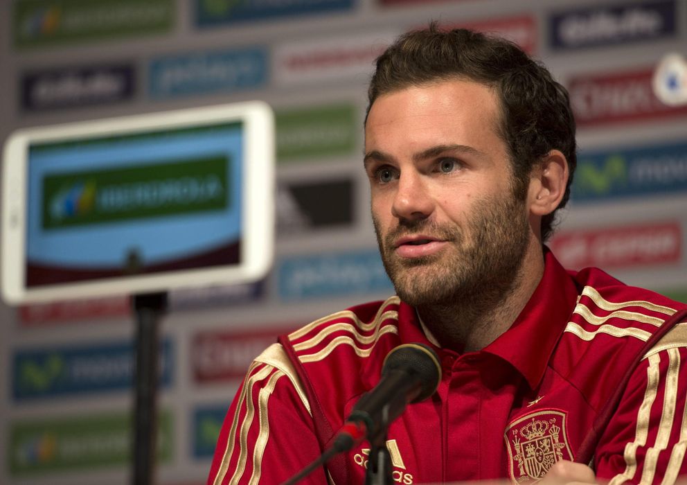 Foto: Juan Mata durante la rueda de prensa (Efe).