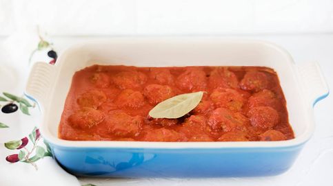 Vídeo-receta: albóndigas en salsa de tomate para hacer en el horno