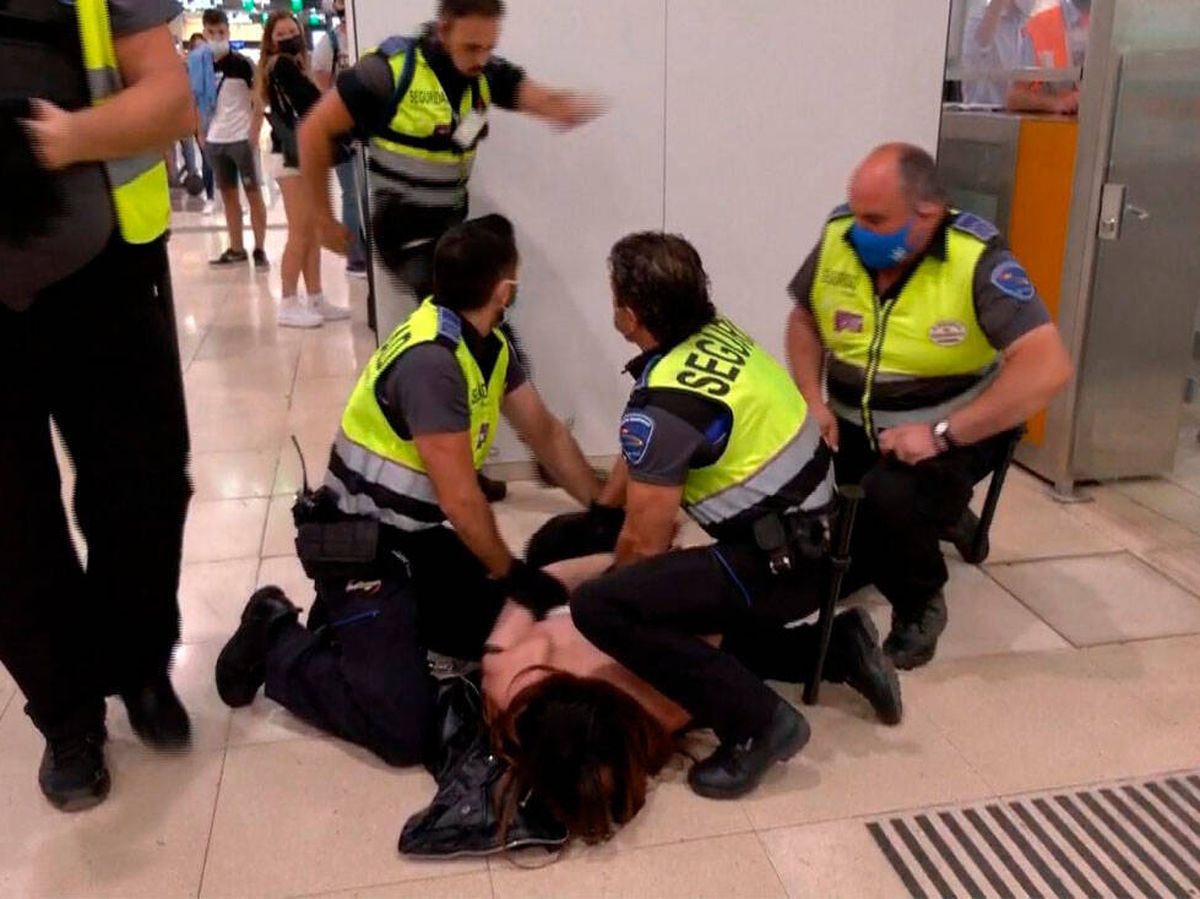 Foto: Investigan la agresión tránsfoba de un agente de seguridad a una mujer en Sants. (Betevé)