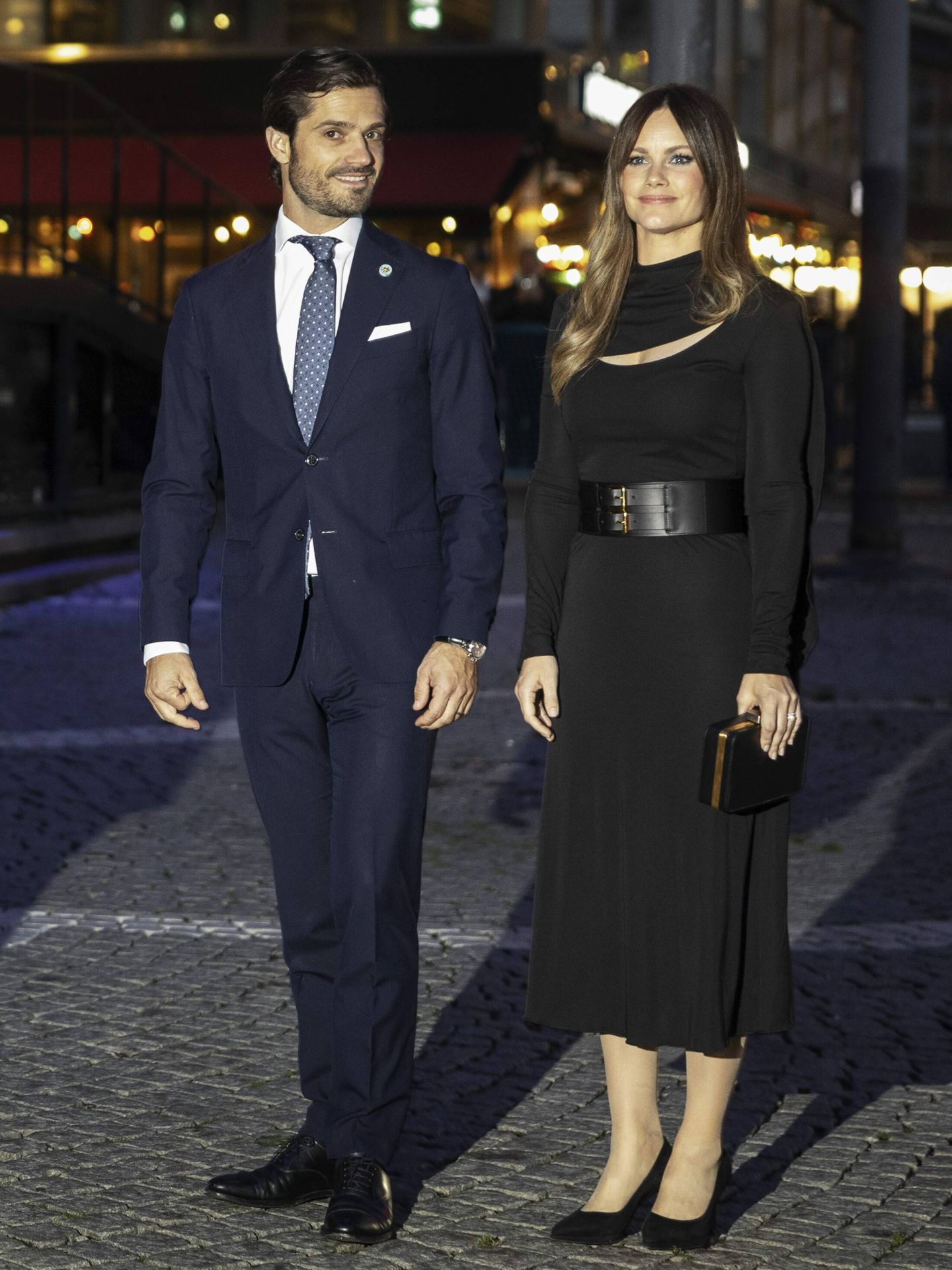 La princesa Sofía, a su llegada al concierto por la noche junto al príncipe Carlos Felipe. (Cordon Press/Nils Petter Nilsson)