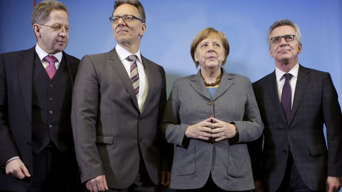 Merkel cesa al responsable del espionaje interior por su cercanía con la ultraderecha