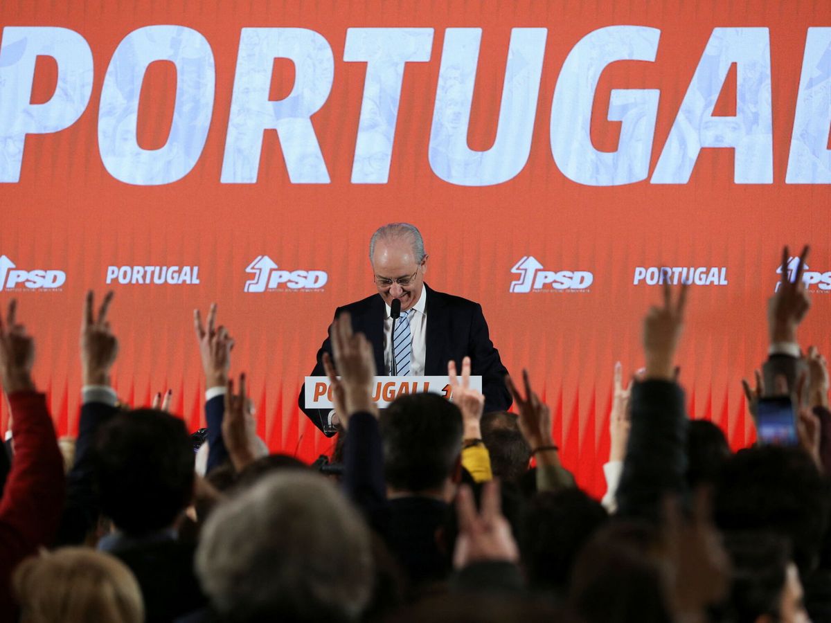 Foto: El líder del PSD, Rui Rio, en su discurso tras la derrota electoral. (Reuters/Rodrigo Antunes)