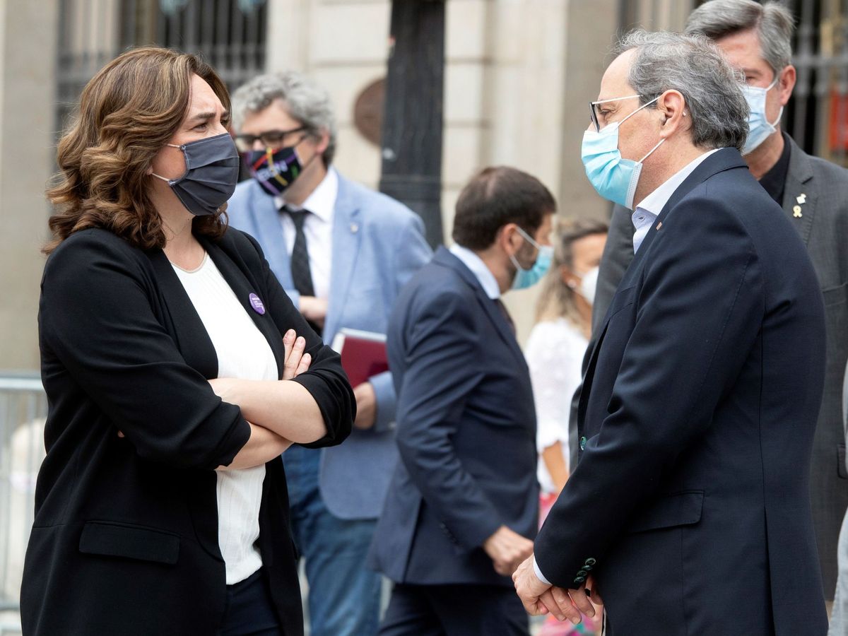 Foto: El presidente de la Generalitat, Quim Torra, conversa con la alcaldesa de Barcelona, Ada Colau. (EFE)