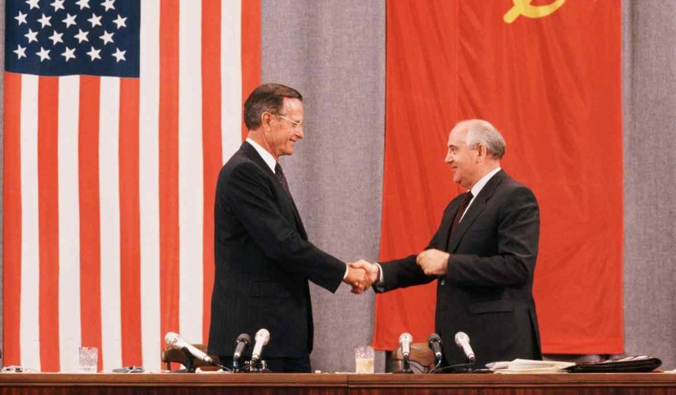 George Bush y Mijaíl Gorbachov. (EFE)