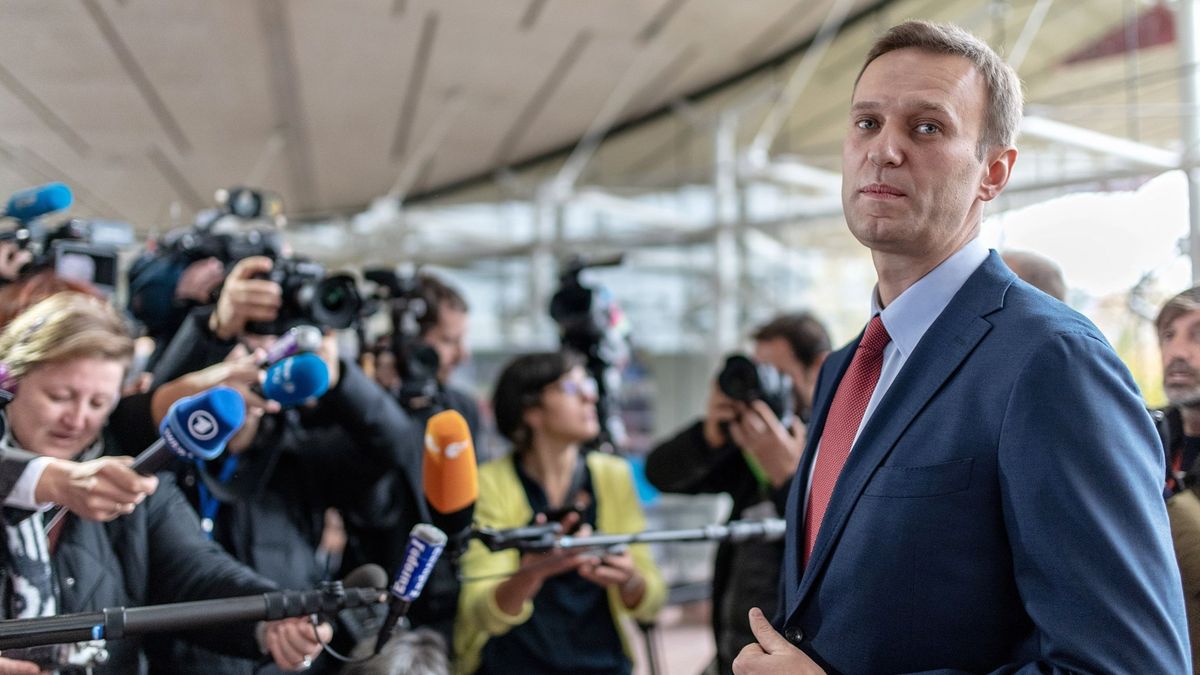 Los médicos dan el alta al opositor ruso Navalni y confían en su "recuperación total" 