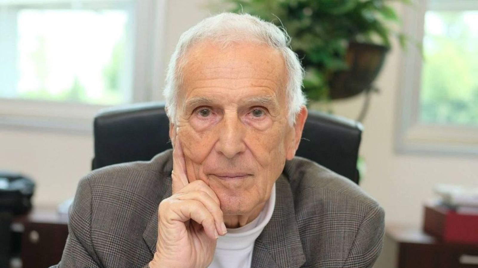 Silvio Garattini, oncólogo de 97 años: "Para vivir más lo importante no es comer cinco veces al día, sino en pequeñas cantidades"