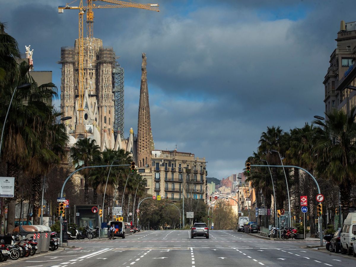Foto: Calles desiertas en Barcelona. (EFE)