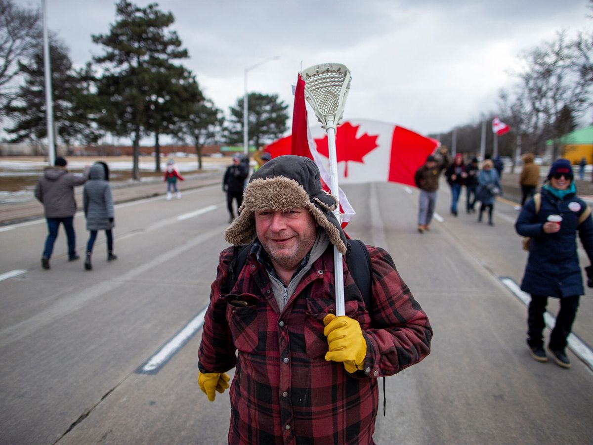 Foto: Protestas antivacunas en la frontera entre Canadá y EEUU. (Reuters/Carlos Osorio)
