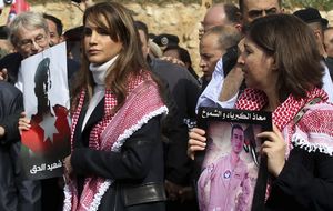 Rania de Jordania vuelve a hacer gala de su solidaridad
