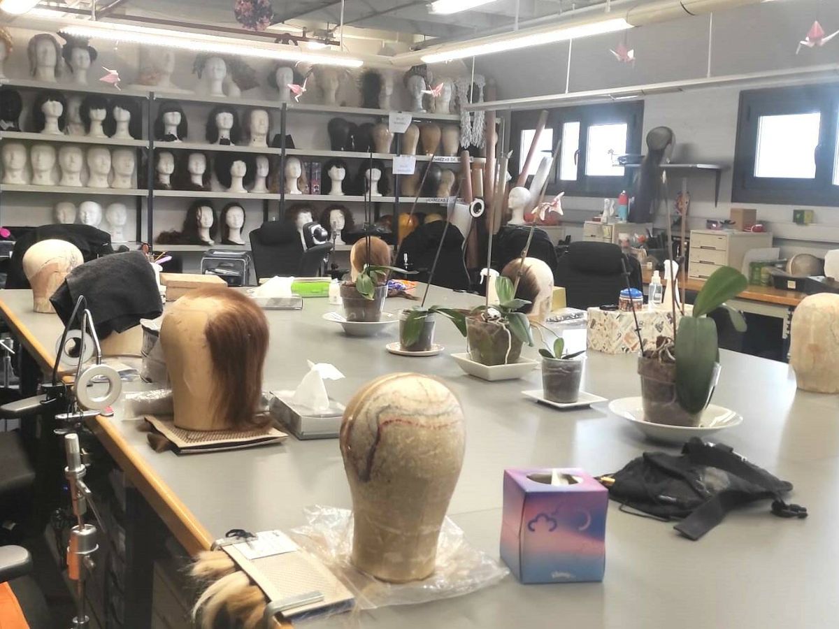 Foto: El taller del Teatro Real donde los expertos confeccionan las pelucas que luego se ven sobre las tablas. (L.B.)
