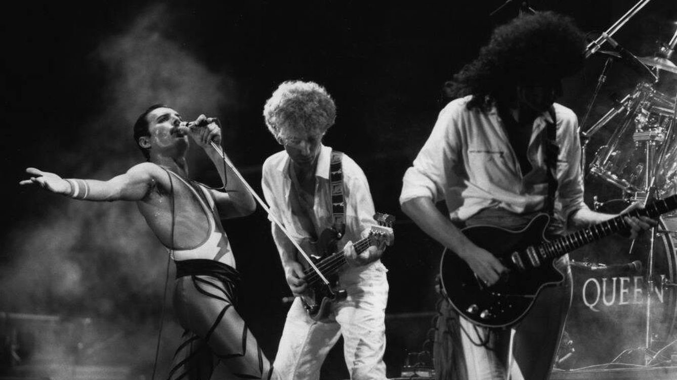 Foto: La banda Queen, con Freddie Mercury al frente, durante un concierto. (Getty Images) 