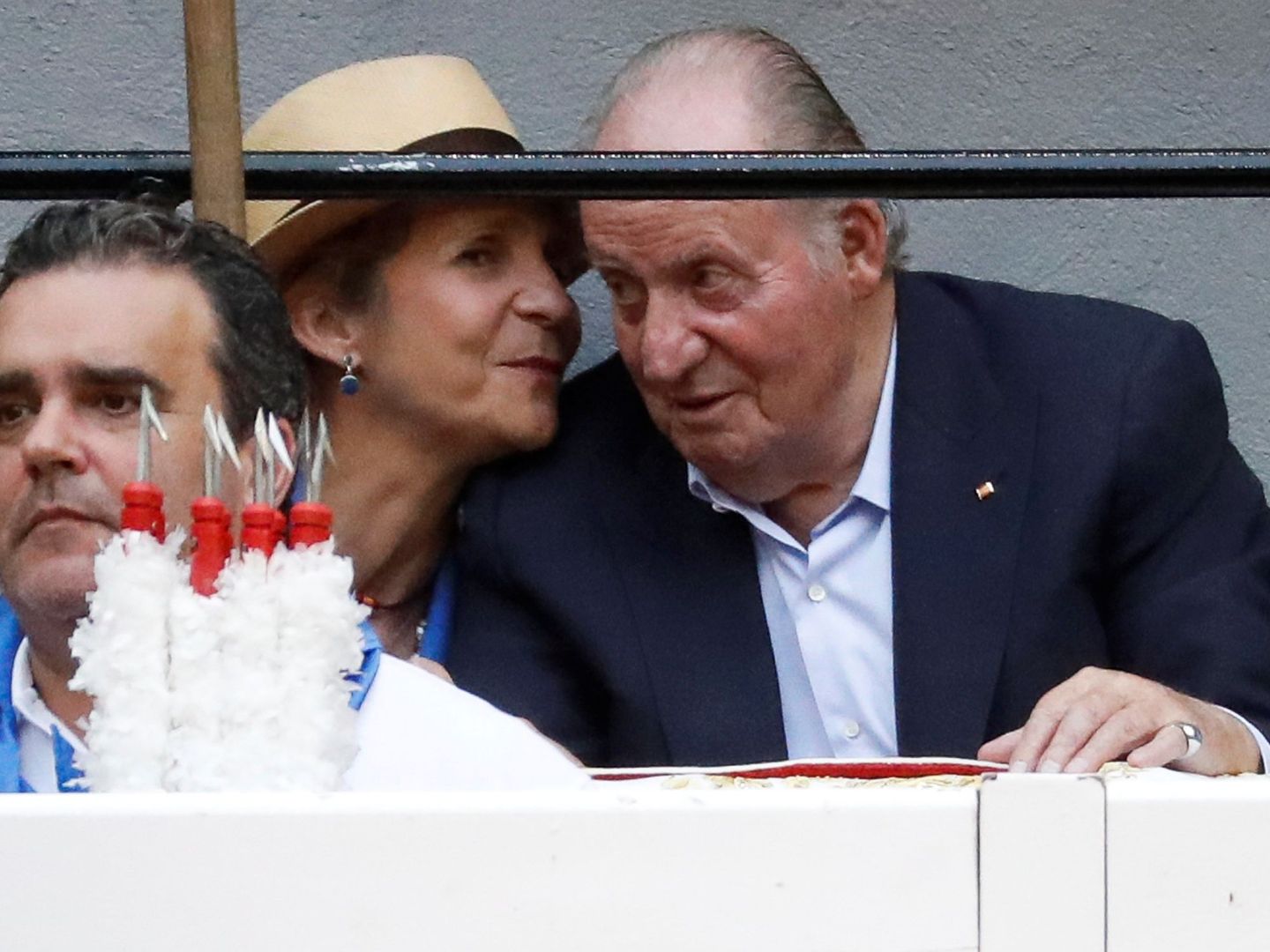 El rey Juan Carlos y la infanta Elena en una corrida de toros, hace unos días. (Efe)