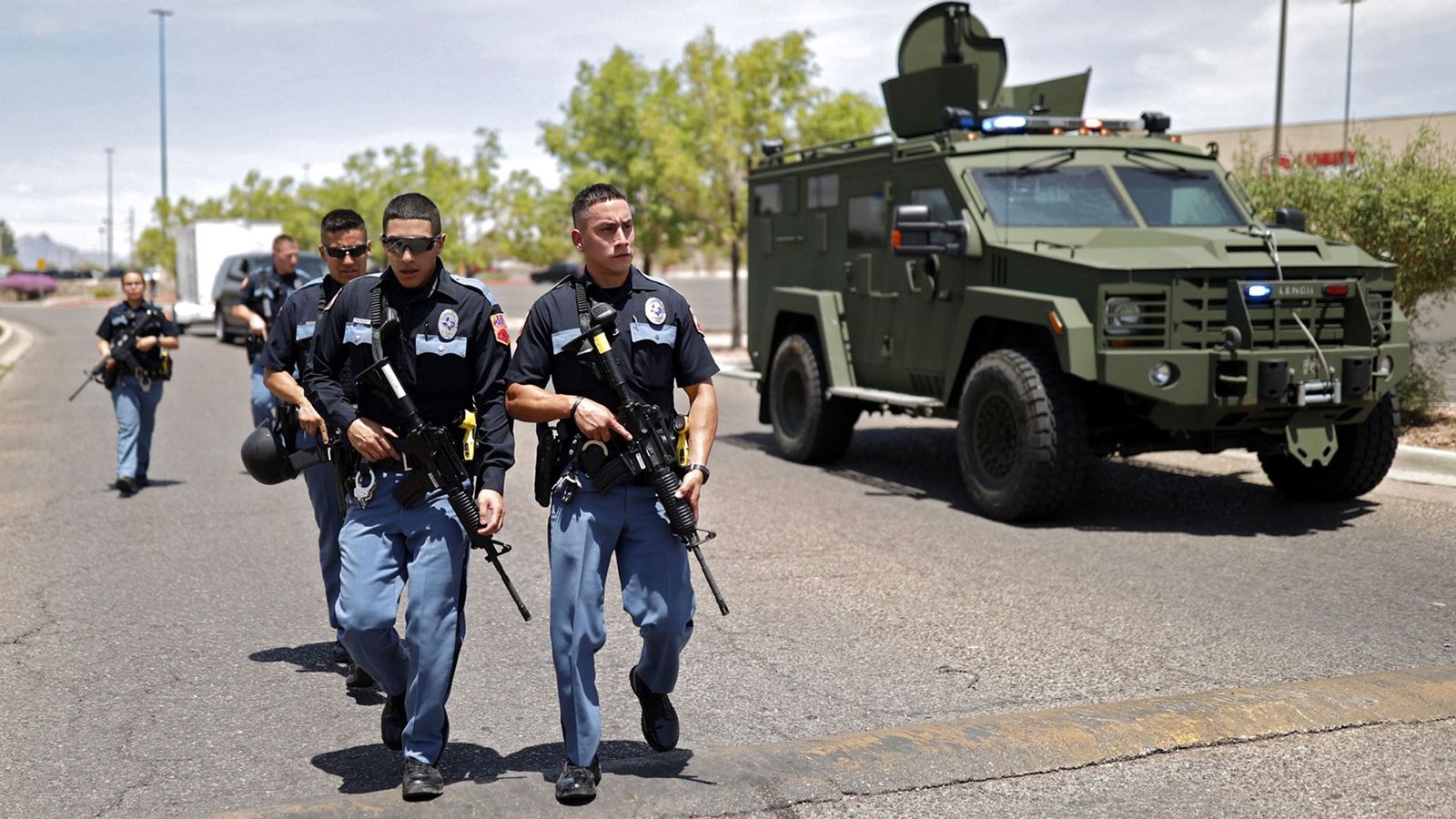 Foto: La policía, tras el tiroteo en un Walmart de El Paso, Texas. (Reuters)