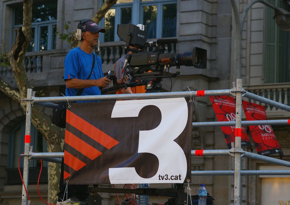 Foto: Un cámara de TV3 graba una manifestación. (1997, Wikimedia)
