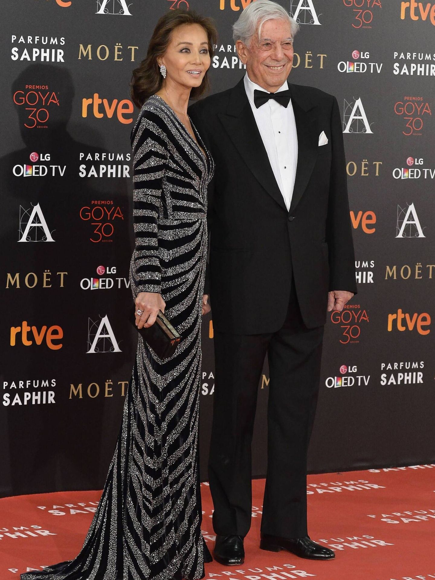 Isabel Preysler y Mario Vargas Llosa, en los Premios Goya de 2016. (Getty)