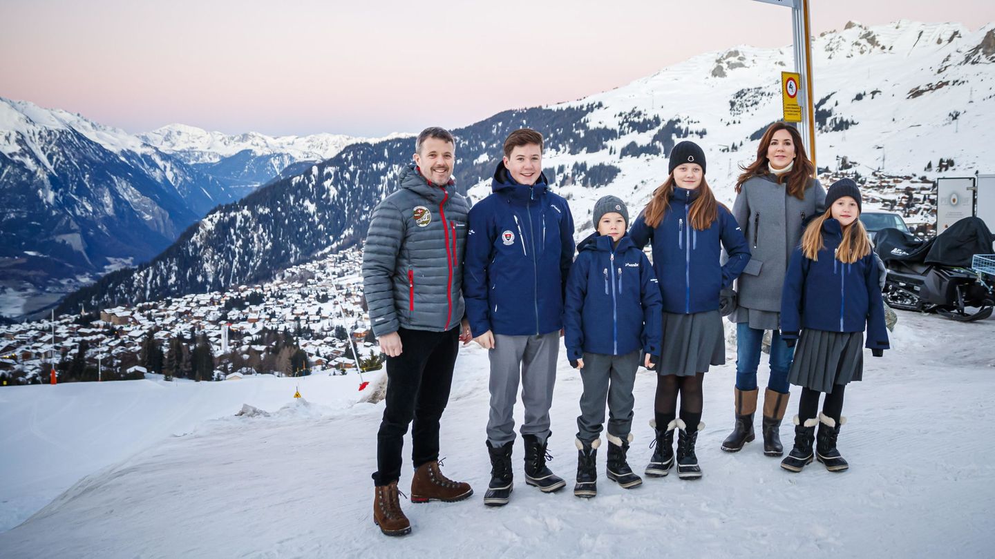 Federico y Mary, con sus hijos en Verbier en 2020. (EFE/Valentin Flauraud)