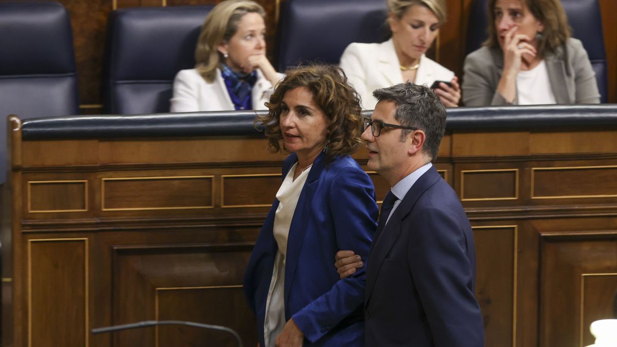 Sánchez busca un Gobierno "más político" y transmite que ningún ministro está "asegurado"