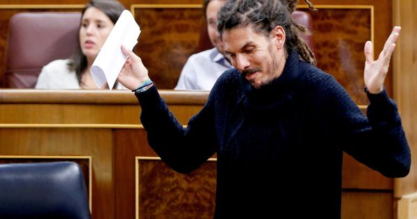 Foto: El diputado de Podemos Alberto Rodríguez, antes de una intervención en el pleno del Congreso de los Diputados. (EFE)
