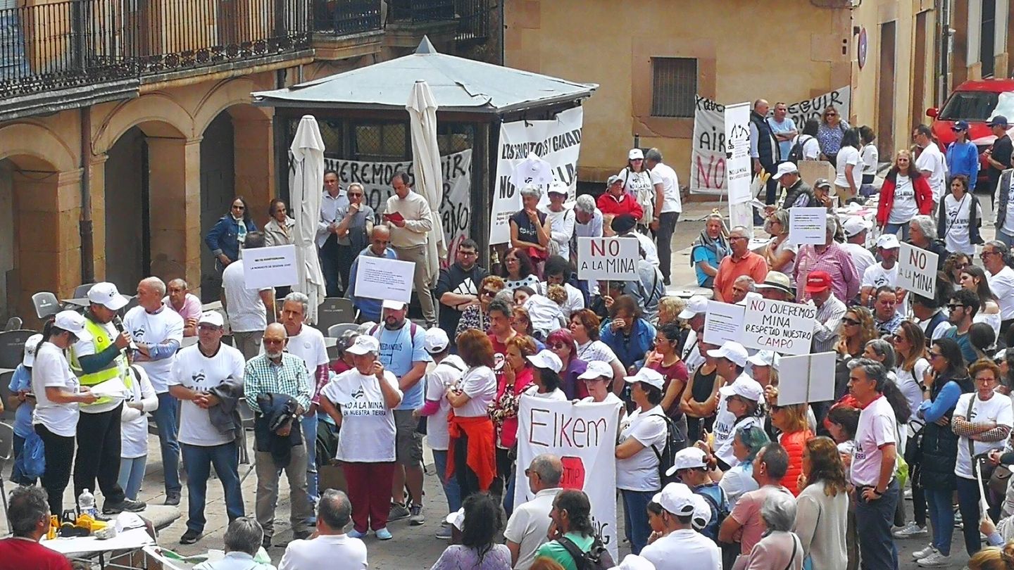 Manifestación en Sepúlveda en contra de la mina en el nordeste de Segovia. (Cedida)