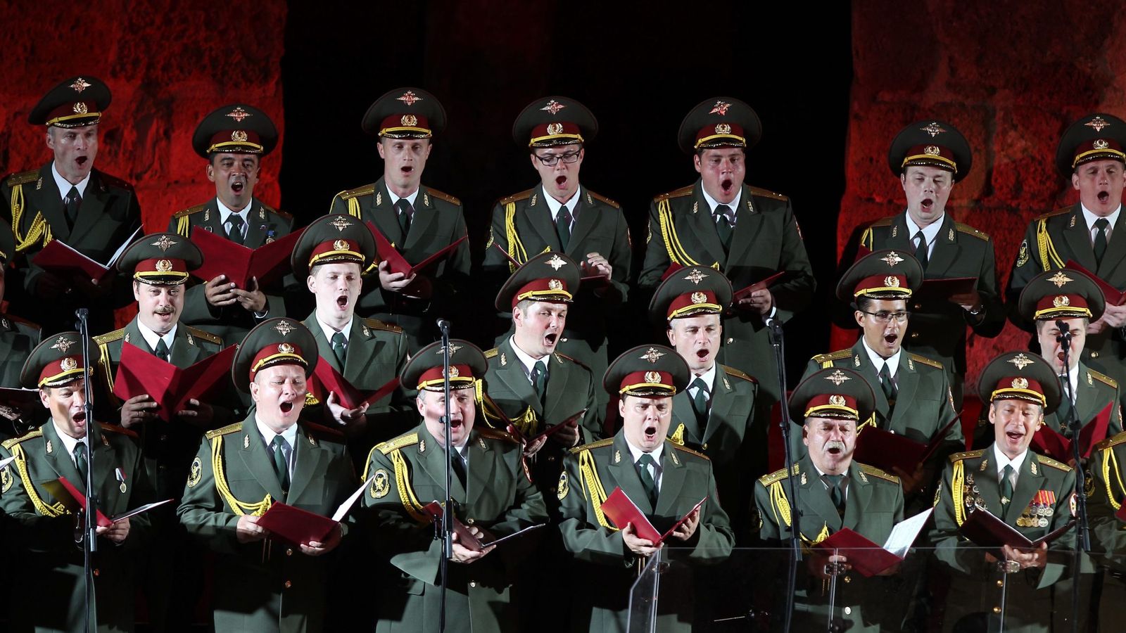 Foto: Imagen de 2013 del coro Alexandrov, cuyos integrantes viajaban en el avión siniestrado (Efe)