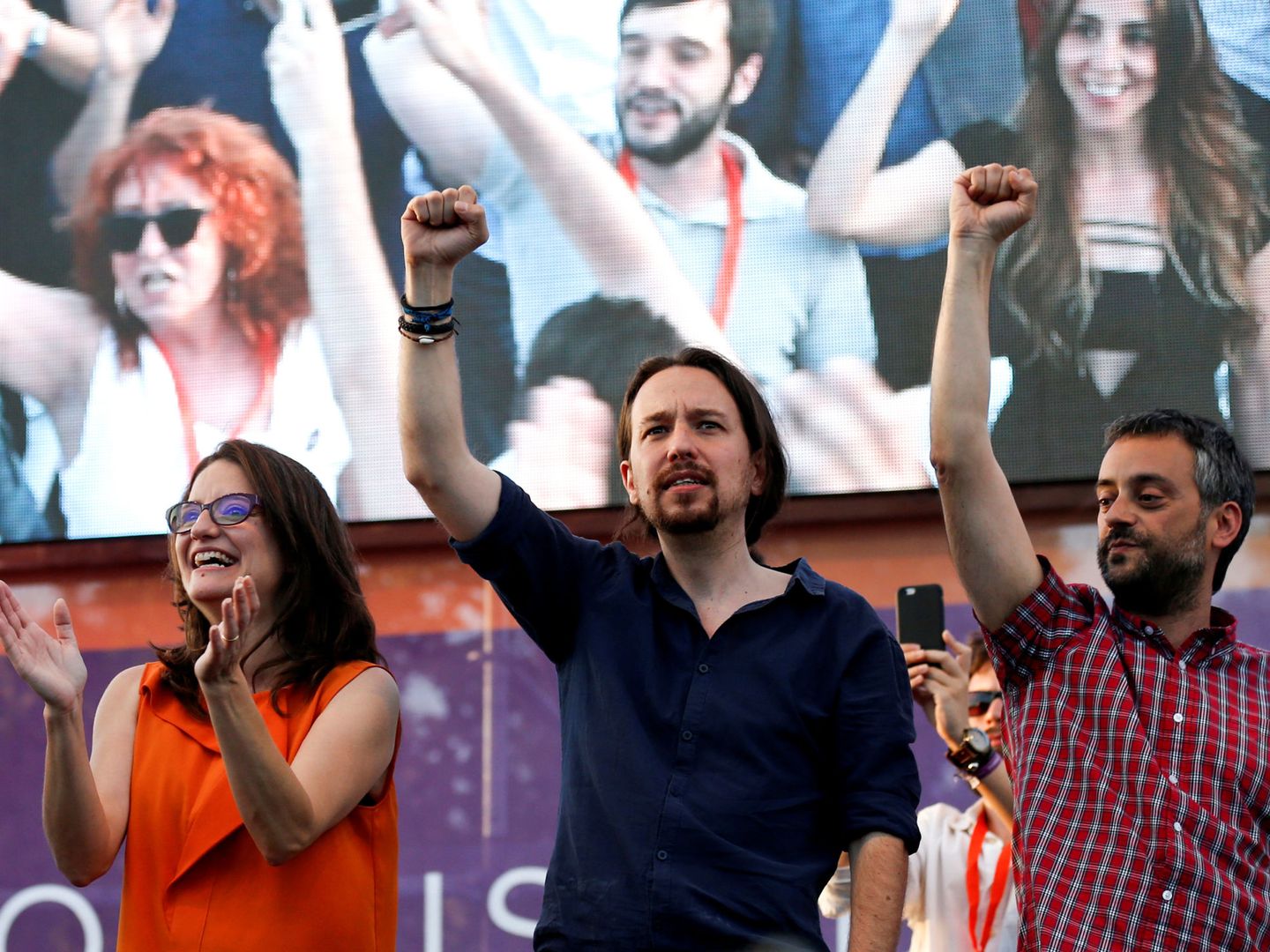 Oltra con Iglesias y Ferreiro en el acto de cierre de campaña en Madrid al que no acudió Montiel. (EFE)
