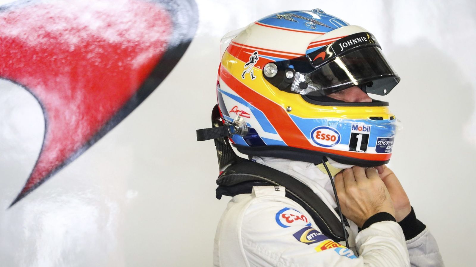 Foto: Fernando Alonso en su box de Suzuka.