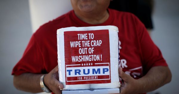 Foto: Un seguidor de Trump en un mítin de 2016. (Reuters)