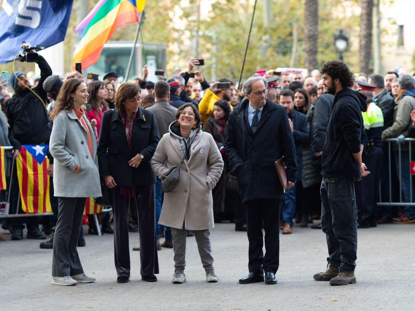 El presidente de la Generalitat de Cataluña, Quim Torra (2-dcha), acompañado por su mujer ç(2-izq) y sus hijos (EFE)
