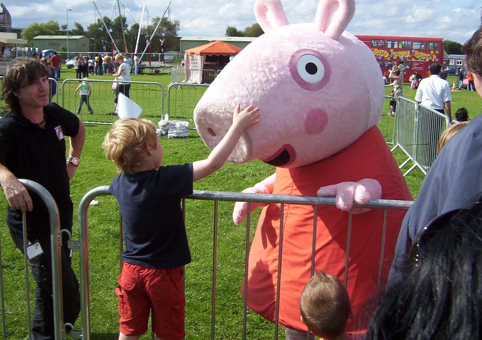 Foto: Peppa Pig en persona saludando a sus pequeños fans ingleses