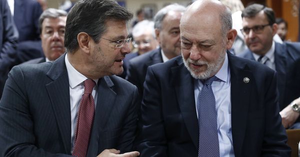 Foto: El ministro de Justicia, Rafael Catalá (i), y el fiscal general del Estado, José Manuel Maza (d). (EFE)