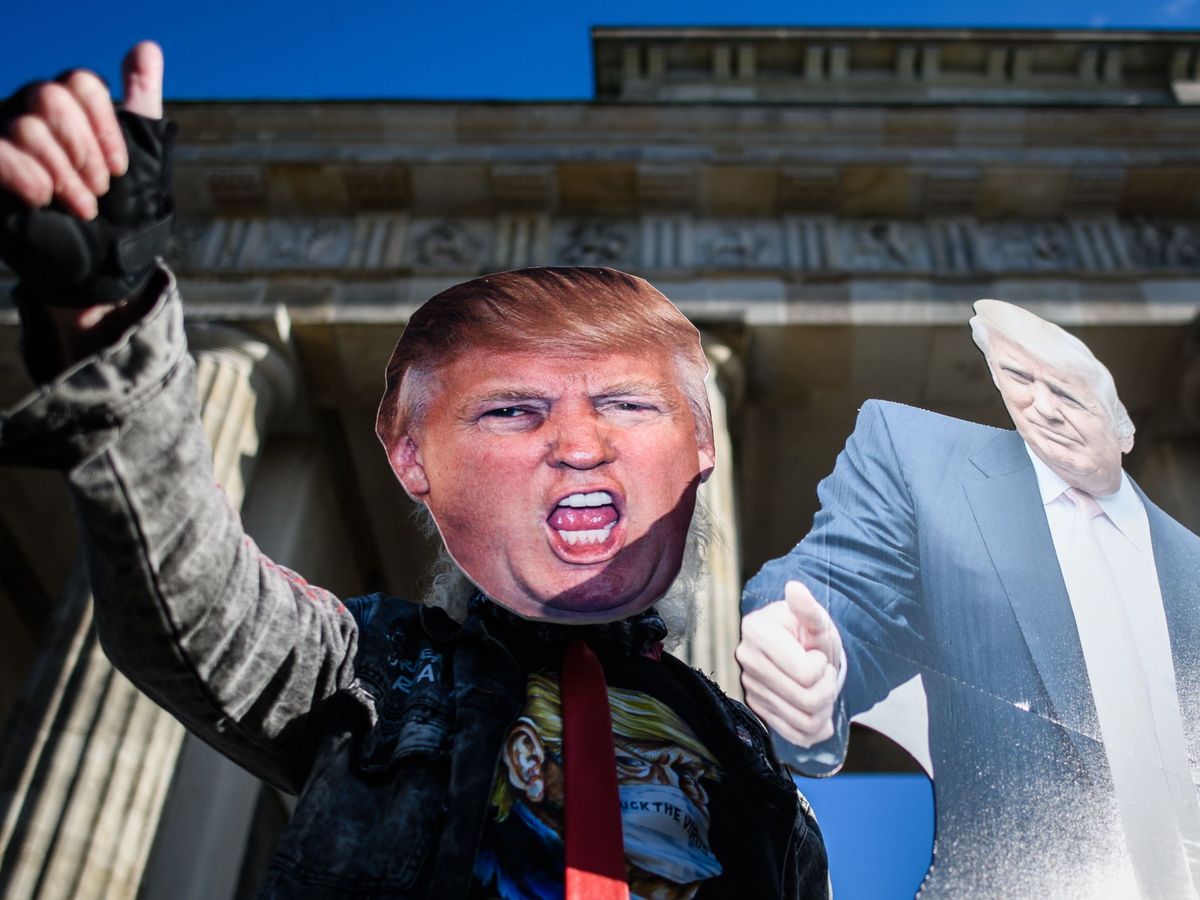 Foto: Un seguidor de Trump en las calles de Berlín. (EFE)