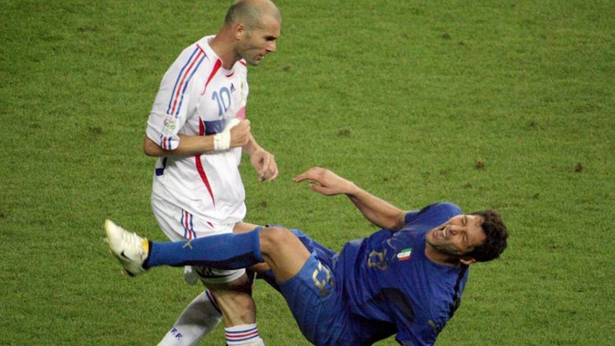 El teletrabajo de Zidane en el Real Madrid y la morbosa subasta de la camiseta del cabezazo 