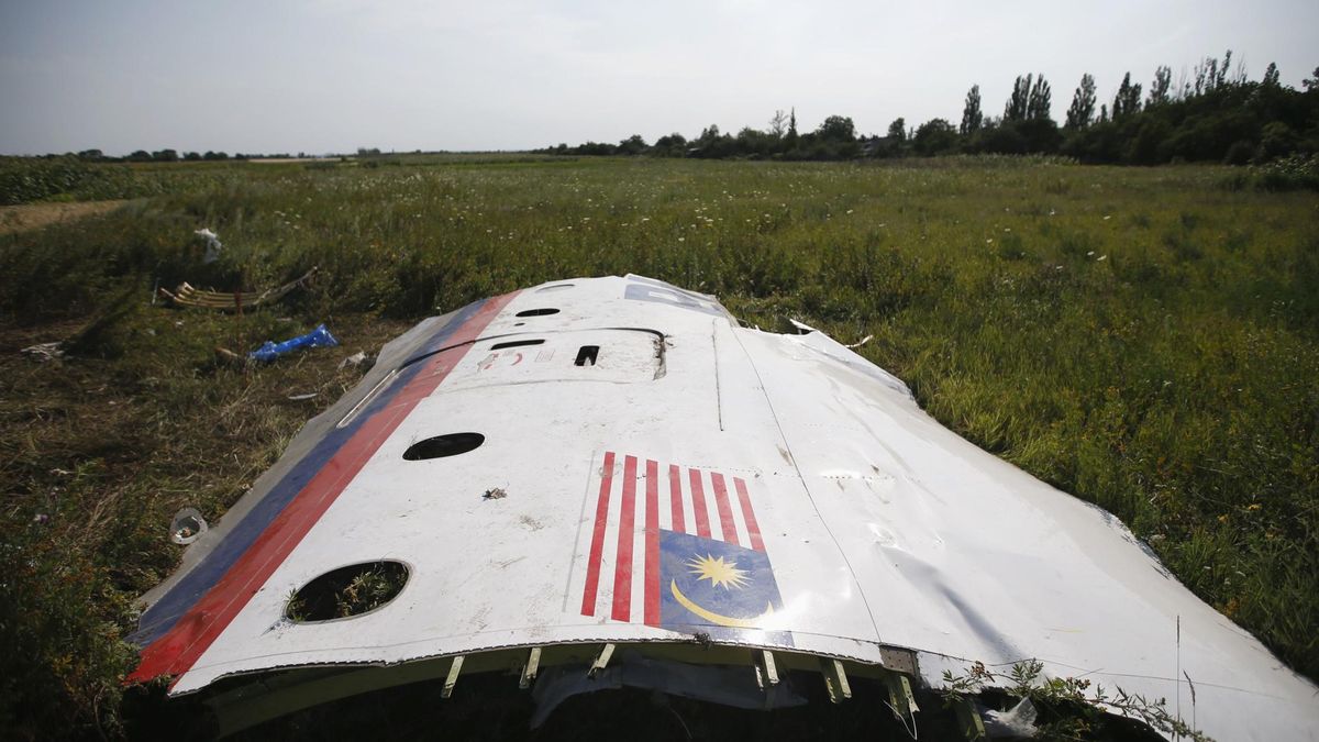 El avión que se estrelló en Ucrania fue derribado por varios proyectiles