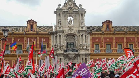 CCOO en la calle y UGT en el despacho: las dos caras de los sindicatos andaluces con Moreno