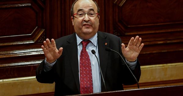 Foto: El presidente el grupo parlamentario Socialistes i Units per Avançar, Miquel Iceta, interviene en el debate de la moción de censura. (EFE)