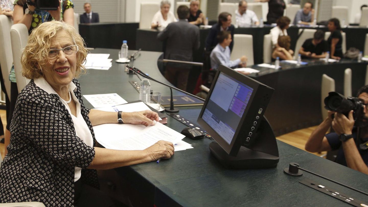 Manuela Carmena, en su primer pleno en el Ayuntamiento de Madrid. (EFE)