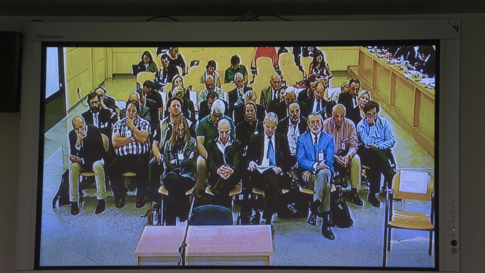 Foto: Los procesados del caso, sentados en la sala de vistas. (EFE)