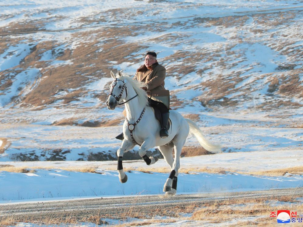 Foto: Kim Jong-un, a caballo en el monte Paektu (KCNA via Reuters)