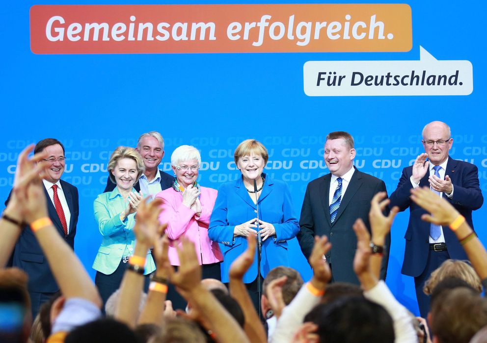 Foto: La canciller celebra la victoria en el cuartel general de la CDU en Berlín. (EFE)