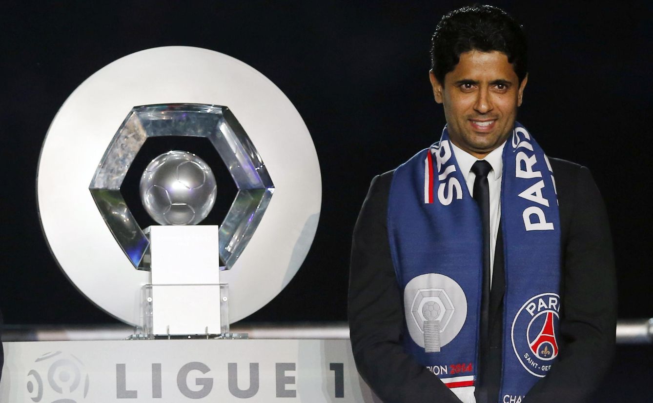 Nasser Al-Khelaifi con el trofeo de la Ligue 1 (EFE)