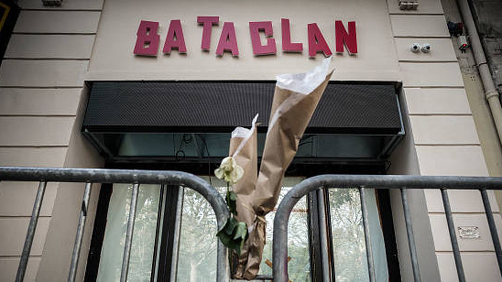 Foto: Tributo tras el ataque en Bataclan. (Getty)
